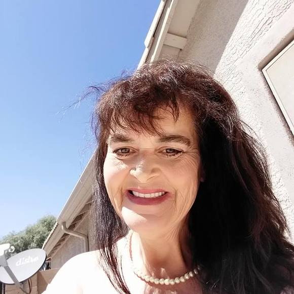 Meet your Posher, Cynthia - Picture 1 of 1